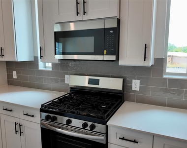 8801 Shoppers Lane - Photo Thumbnail 5