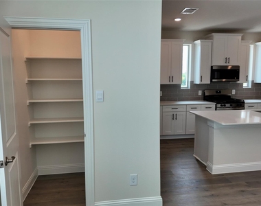 8801 Shoppers Lane - Photo Thumbnail 10