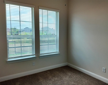 8801 Shoppers Lane - Photo Thumbnail 12