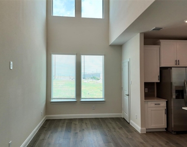 8801 Shoppers Lane - Photo Thumbnail 11