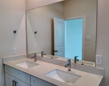 8801 Shoppers Lane - Photo Thumbnail 15