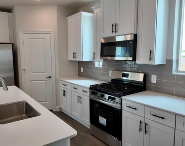 8801 Shoppers Lane - Photo Thumbnail 4