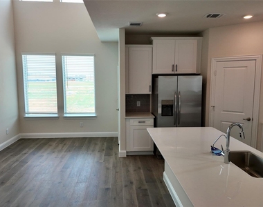 8801 Shoppers Lane - Photo Thumbnail 9