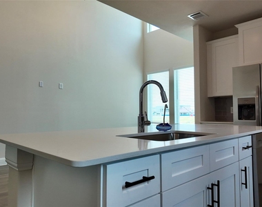 8801 Shoppers Lane - Photo Thumbnail 7