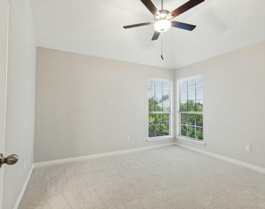 3517 Marchwood Drive - Photo Thumbnail 7