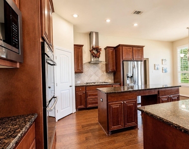 7061 Whispering Oaks - Photo Thumbnail 12