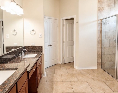 7061 Whispering Oaks - Photo Thumbnail 22