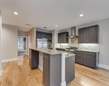 2606 Shelby Avenue - Photo Thumbnail 6