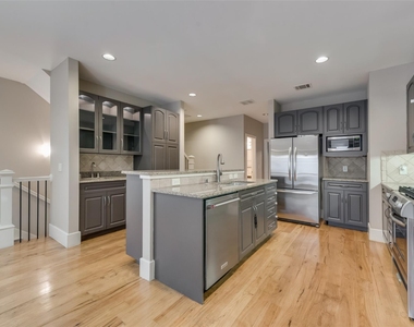 2606 Shelby Avenue - Photo Thumbnail 5