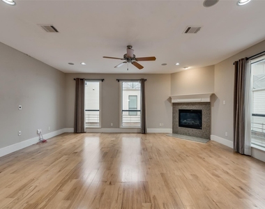 2606 Shelby Avenue - Photo Thumbnail 3