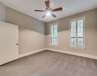 2606 Shelby Avenue - Photo Thumbnail 8