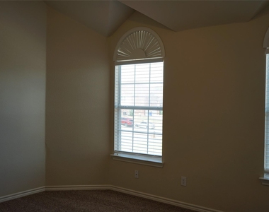1507 Chateau Lane - Photo Thumbnail 19