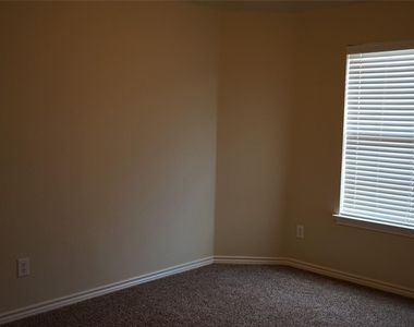1507 Chateau Lane - Photo Thumbnail 21