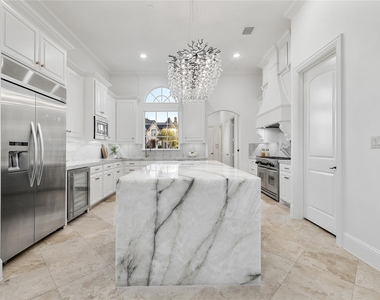 2032 Courtland Drive - Photo Thumbnail 7