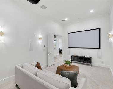 2032 Courtland Drive - Photo Thumbnail 12
