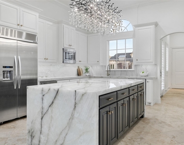 2032 Courtland Drive - Photo Thumbnail 5