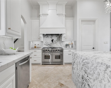 2032 Courtland Drive - Photo Thumbnail 8