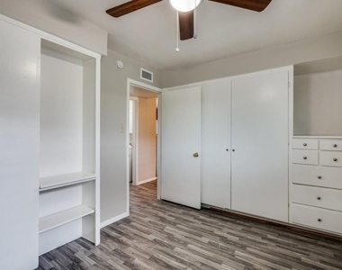 2213 Capri Drive - Photo Thumbnail 2