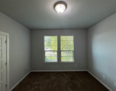 4805 Porque Court - Photo Thumbnail 2