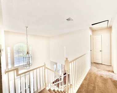 709 Ridgemont Drive - Photo Thumbnail 13