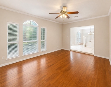 709 Ridgemont Drive - Photo Thumbnail 6