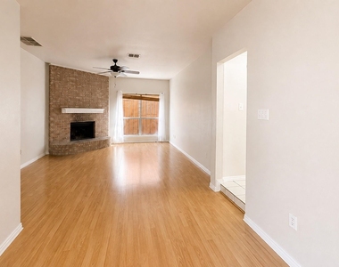 709 Ridgemont Drive - Photo Thumbnail 7