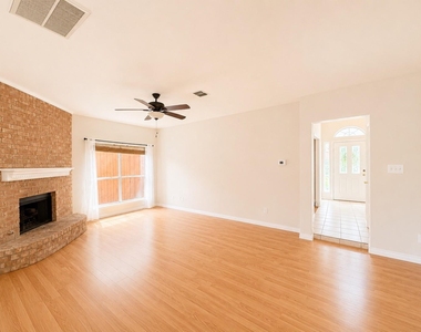 709 Ridgemont Drive - Photo Thumbnail 9