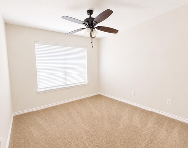 709 Ridgemont Drive - Photo Thumbnail 16