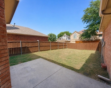 709 Ridgemont Drive - Photo Thumbnail 27