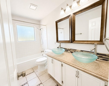 709 Ridgemont Drive - Photo Thumbnail 20