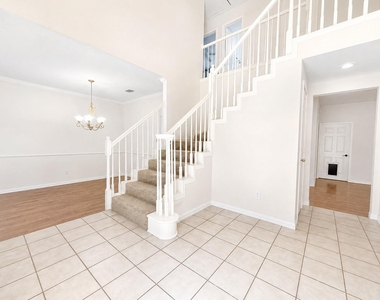 709 Ridgemont Drive - Photo Thumbnail 2