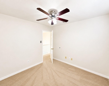 709 Ridgemont Drive - Photo Thumbnail 19
