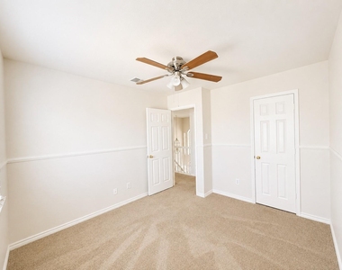 709 Ridgemont Drive - Photo Thumbnail 15