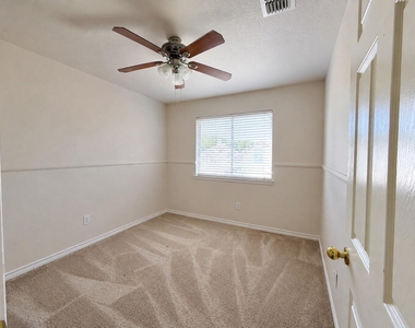 709 Ridgemont Drive - Photo Thumbnail 14