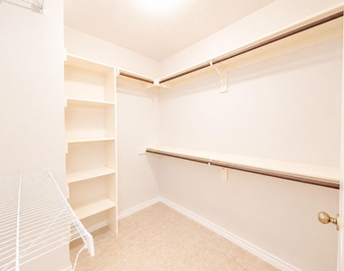 709 Ridgemont Drive - Photo Thumbnail 25
