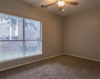 3904 Brandon Park Drive - Photo Thumbnail 6