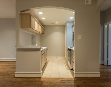 3904 Brandon Park Drive - Photo Thumbnail 5