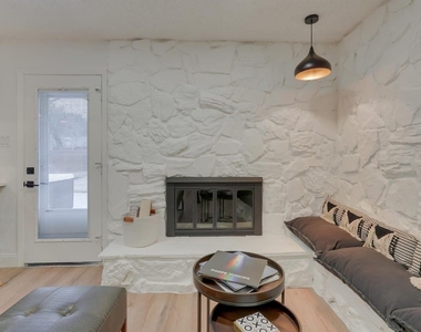 6048 Holiday Lane - Photo Thumbnail 8
