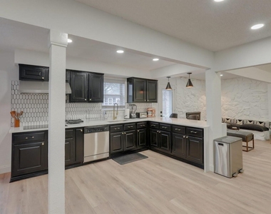 6048 Holiday Lane - Photo Thumbnail 9