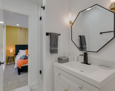 6048 Holiday Lane - Photo Thumbnail 23
