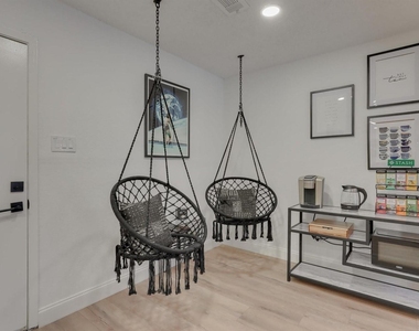 6048 Holiday Lane - Photo Thumbnail 15