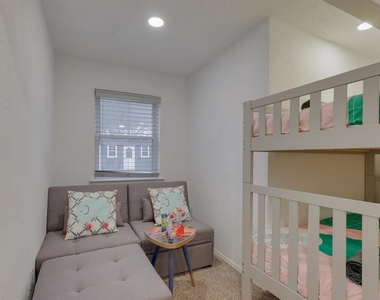 6048 Holiday Lane - Photo Thumbnail 31