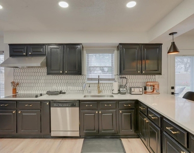 6048 Holiday Lane - Photo Thumbnail 11