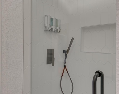 6048 Holiday Lane - Photo Thumbnail 25