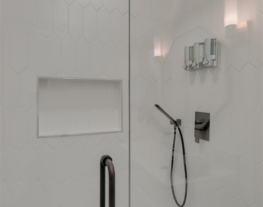 6048 Holiday Lane - Photo Thumbnail 20