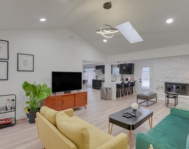 6048 Holiday Lane - Photo Thumbnail 4
