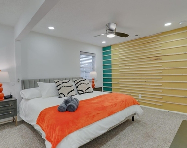 6048 Holiday Lane - Photo Thumbnail 16