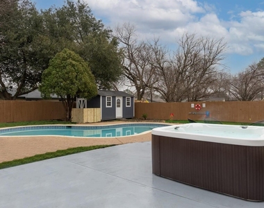 6048 Holiday Lane - Photo Thumbnail 33