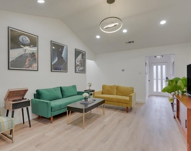 6048 Holiday Lane - Photo Thumbnail 5