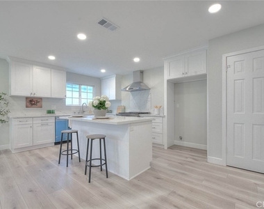 752 Rio Del Sol Avenue - Photo Thumbnail 4